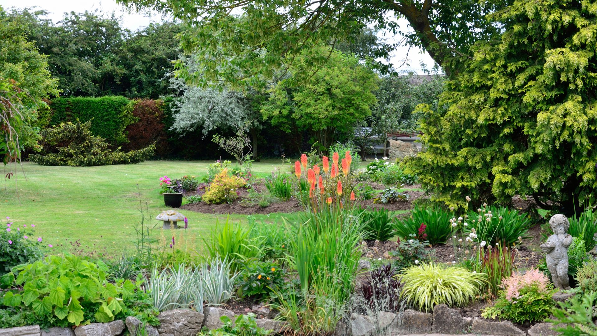 Neatly kept garden